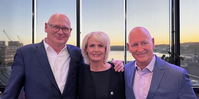 Knut Ruhaven Sæthre, styreleder, Anne Omholt Hovstad, leder for generalforsamlingen og Geir Bergskaug, administrerende direktør. 